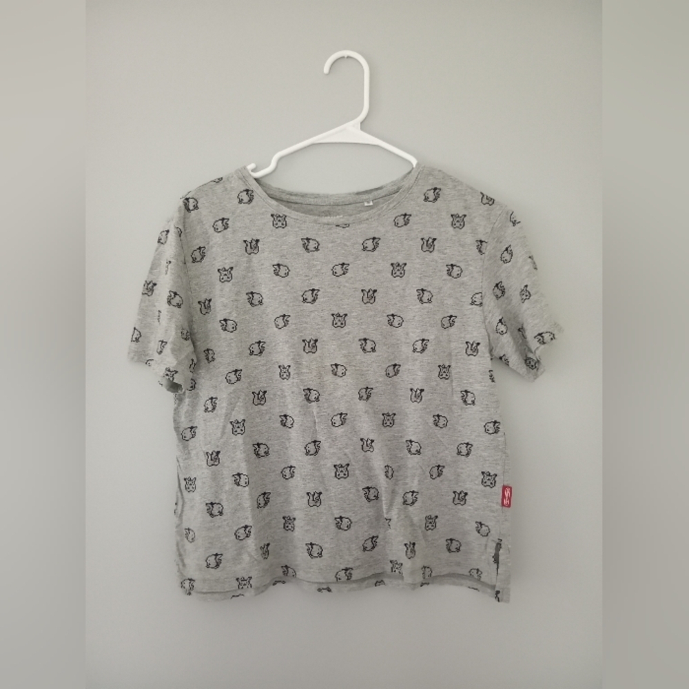 uniqlo grey pikachu graphic tee xs